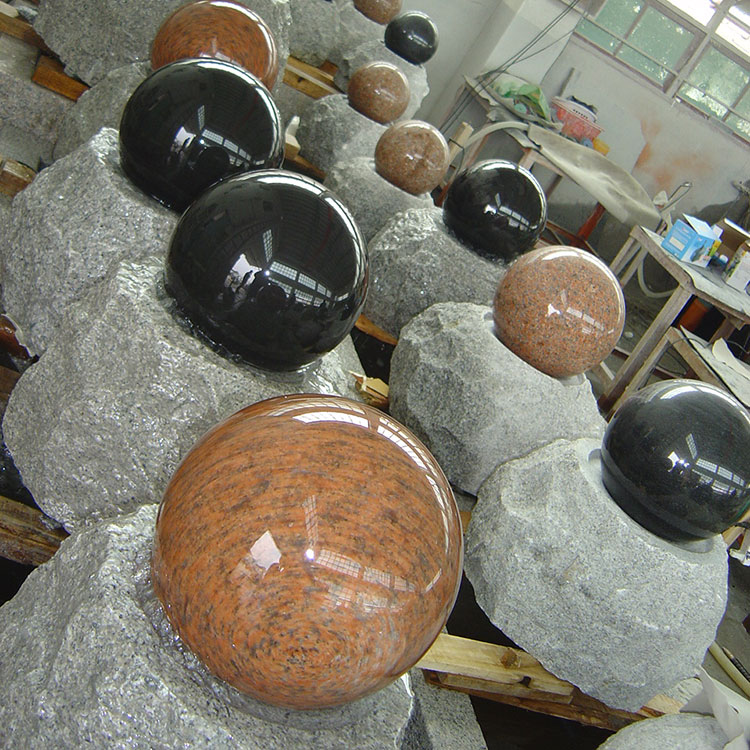 Các cổng vòm khắc đá granit đặc trưng ở Trung Quốc là gì?