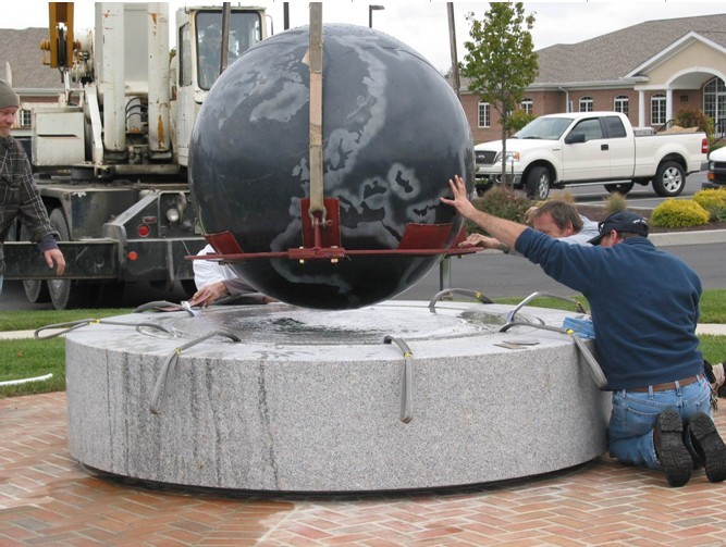 Đài phun nước đá granite: Sự bổ sung tuyệt vời cho khu vườn của bạn