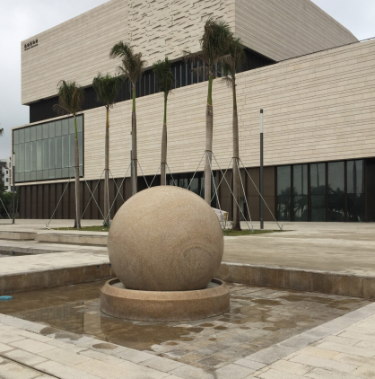 Tác phẩm điêu khắc bằng đá Xingyan tạo ra quả bóng phong thủy lớn nhất ở Trung Quốc đại lục ở Zhuhai