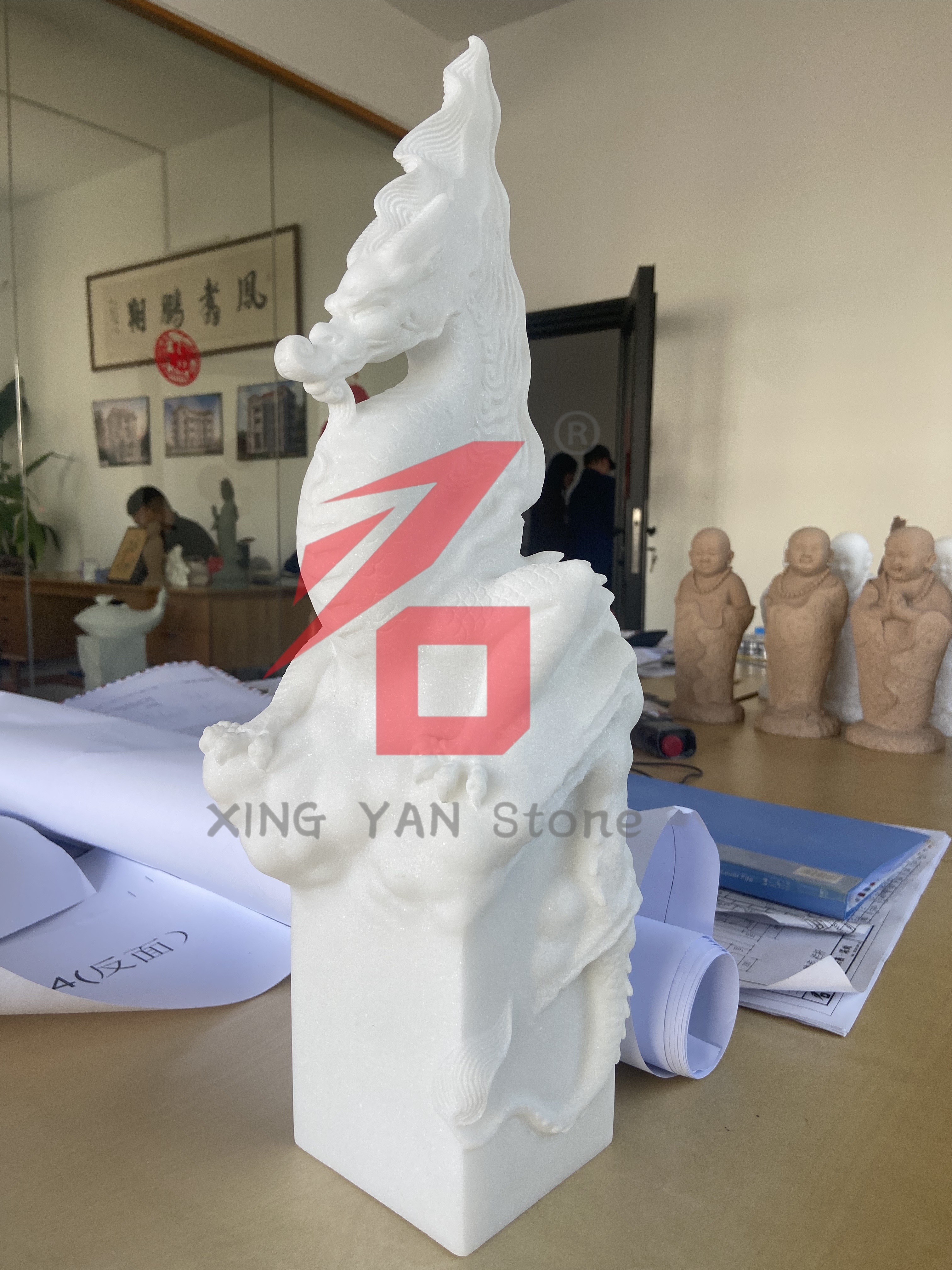 Đồ chạm khắc đá kiểu Trung Quốc trở nên phổ biến ở các thị trường đồ lưu niệm ở Châu Âu và Châu Mỹ