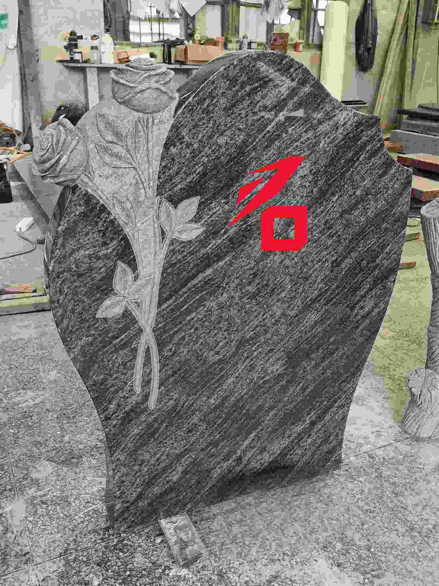 Bia mộ tưởng niệm hoa hồng hình trái tim