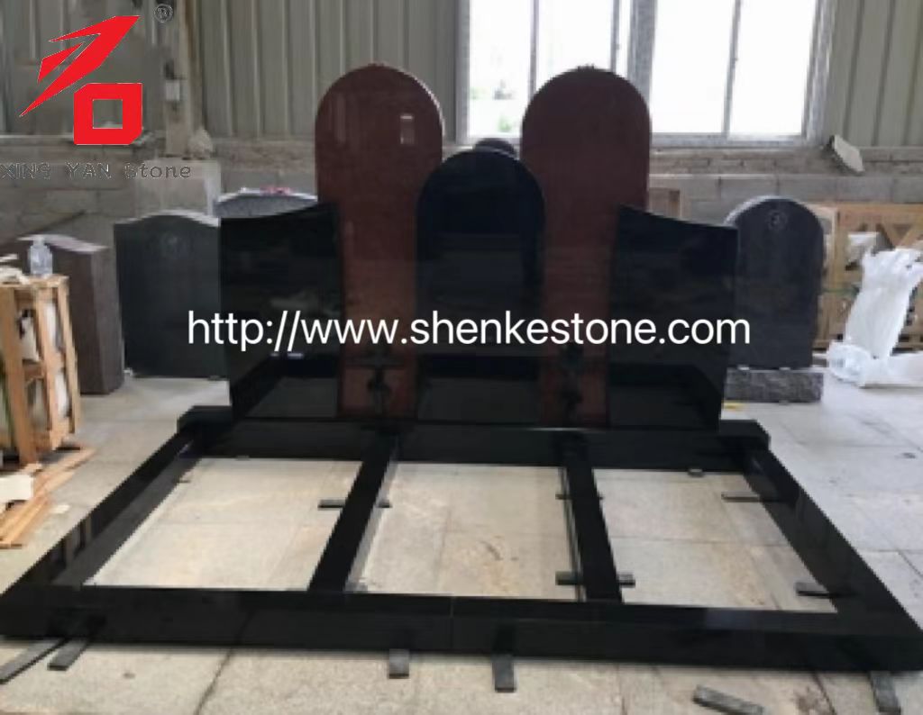 Phong cách bia đá granit đen kiểu Nga với chữ thập được chạm khắc