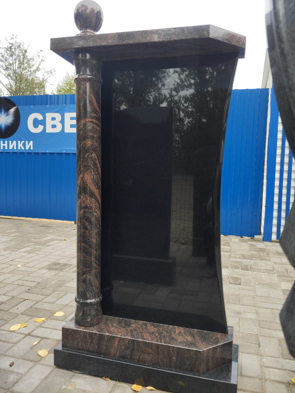 Đá bia đá granit kiểu trụ cột Nga Xingyan